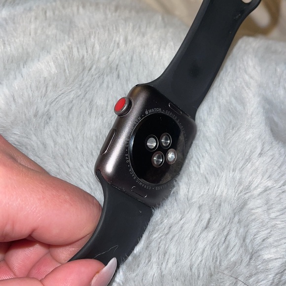 Series 3 Apple Watch 42mm (GPS + Cellular) - Picture 6 of 6